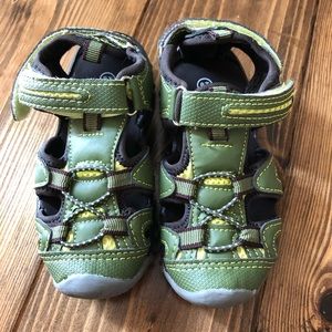 Size 8t toddler oaki sandles